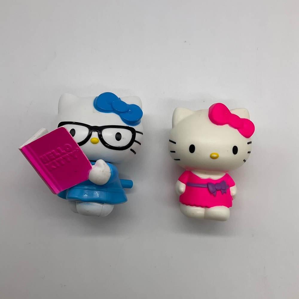 HELLO‎ KITTY READING HELLO KITTY IN PINK DRESS